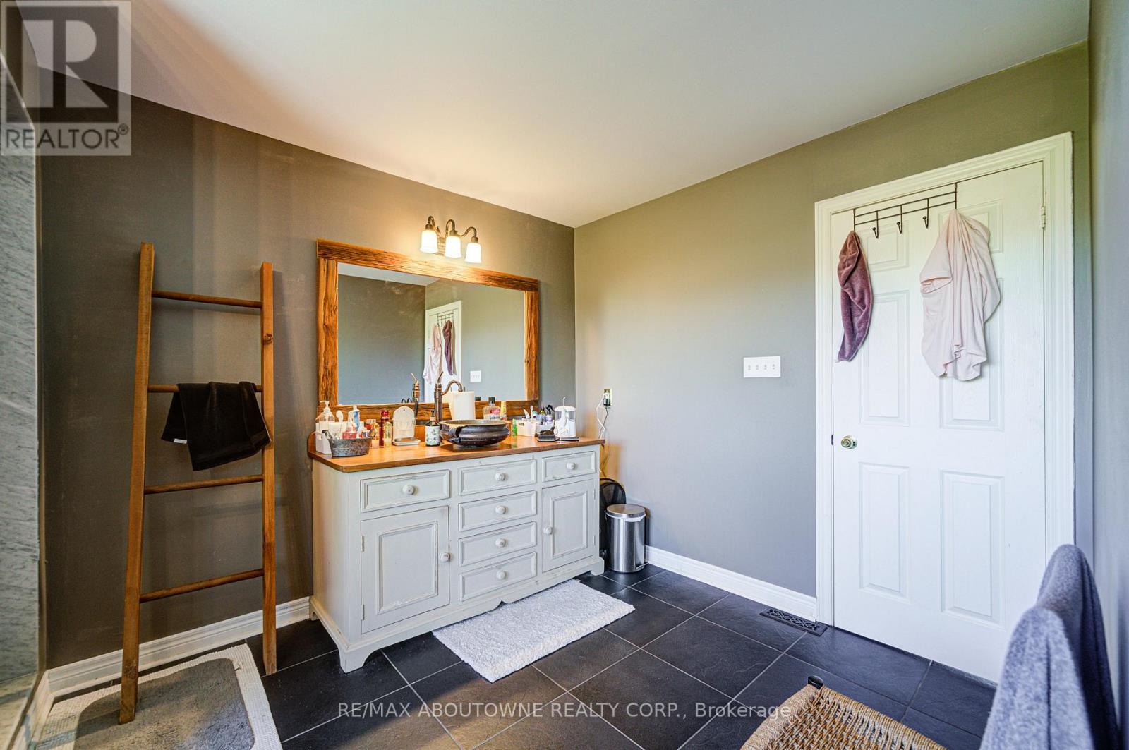 2193 Meadowland Drive, Oakville, Ontario  L6H 6H2 - Photo 38 - W12432182