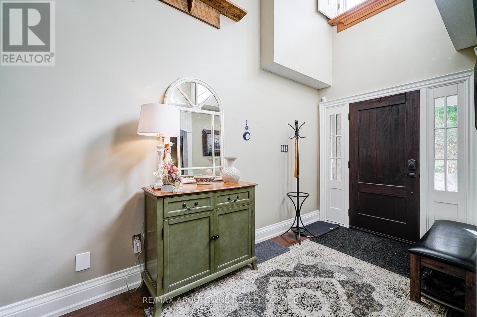 2193 Meadowland Drive, Oakville, Ontario  L6H 6H2 - Photo 4 - W12432182