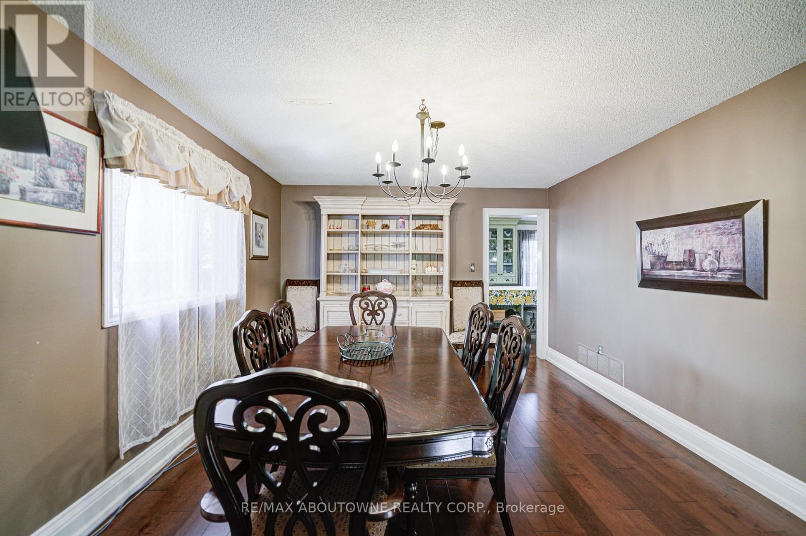 2193 Meadowland Drive, Oakville, Ontario  L6H 6H2 - Photo 8 - W12432182