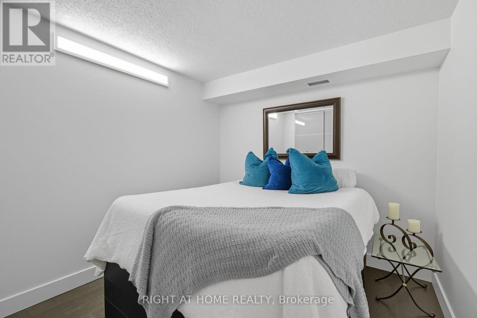 706 - 300 Webb Drive, Mississauga, Ontario  L5B 3W3 - Photo 12 - W12432195