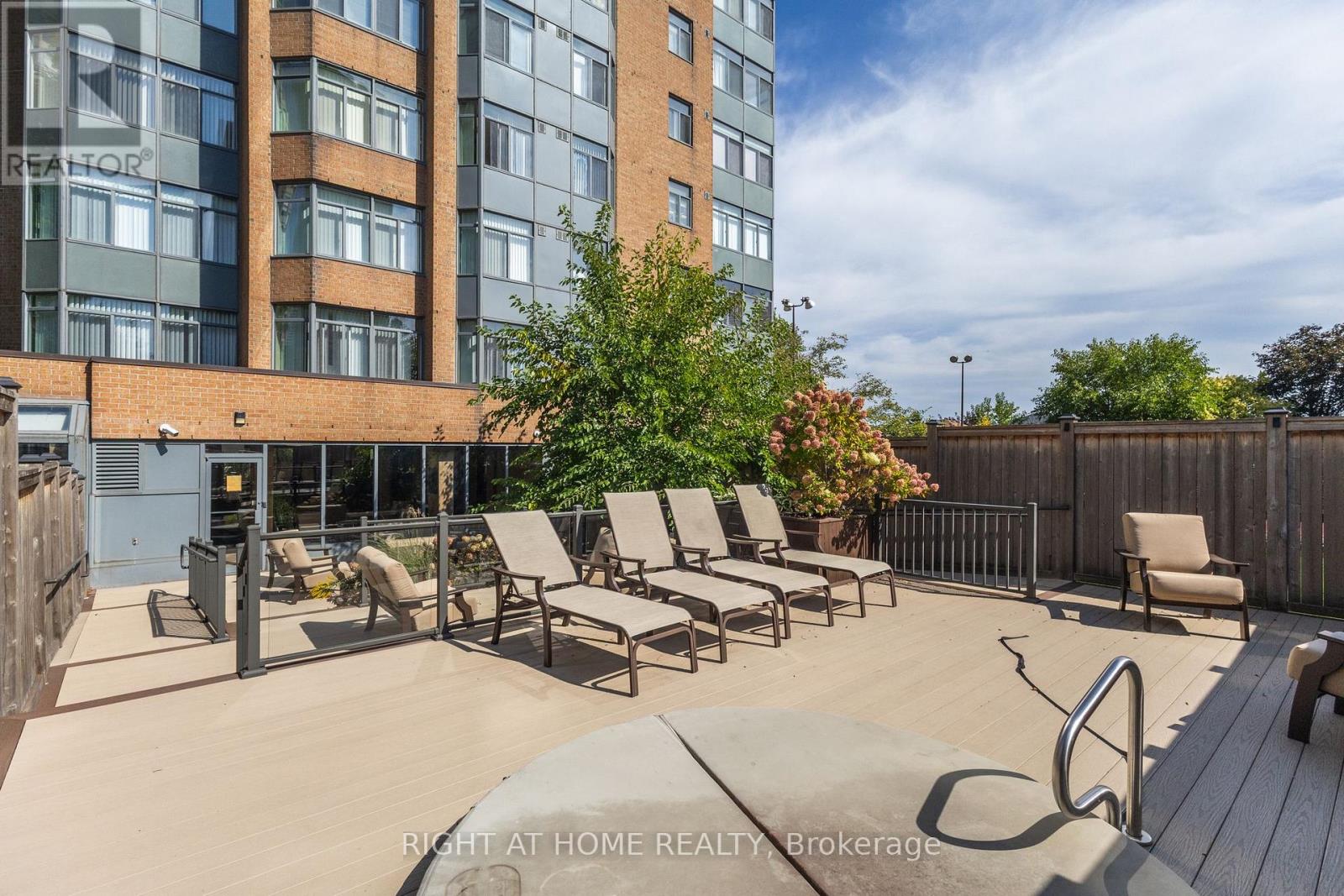 706 - 300 Webb Drive, Mississauga, Ontario  L5B 3W3 - Photo 20 - W12432195