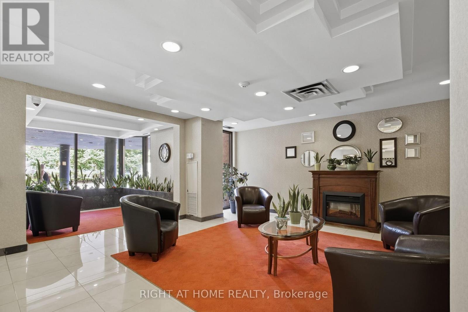 706 - 300 Webb Drive, Mississauga, Ontario  L5B 3W3 - Photo 3 - W12432195