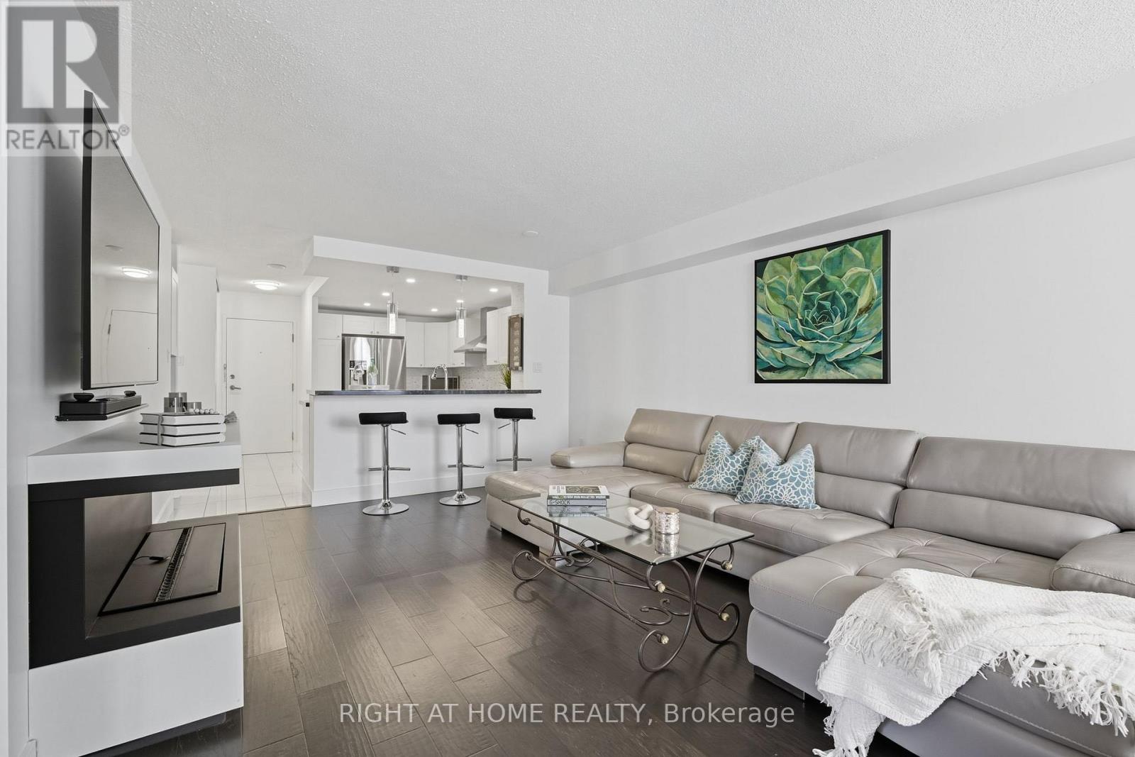 706 - 300 Webb Drive, Mississauga, Ontario  L5B 3W3 - Photo 8 - W12432195