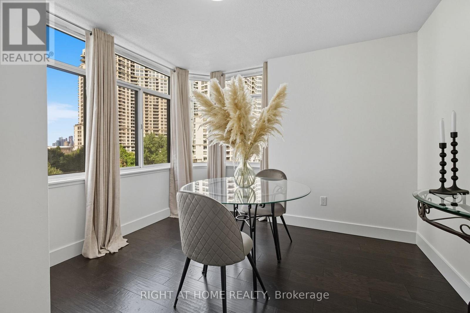 706 - 300 Webb Drive, Mississauga, Ontario  L5B 3W3 - Photo 9 - W12432195