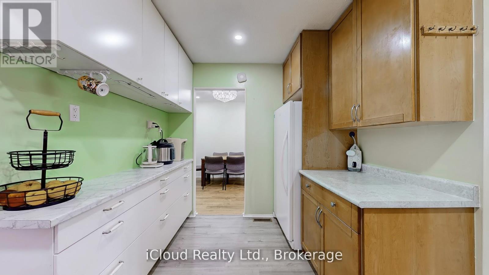 19 Flamingo Crescent, Brampton, Ontario  L6T 2G4 - Photo 11 - W12432200