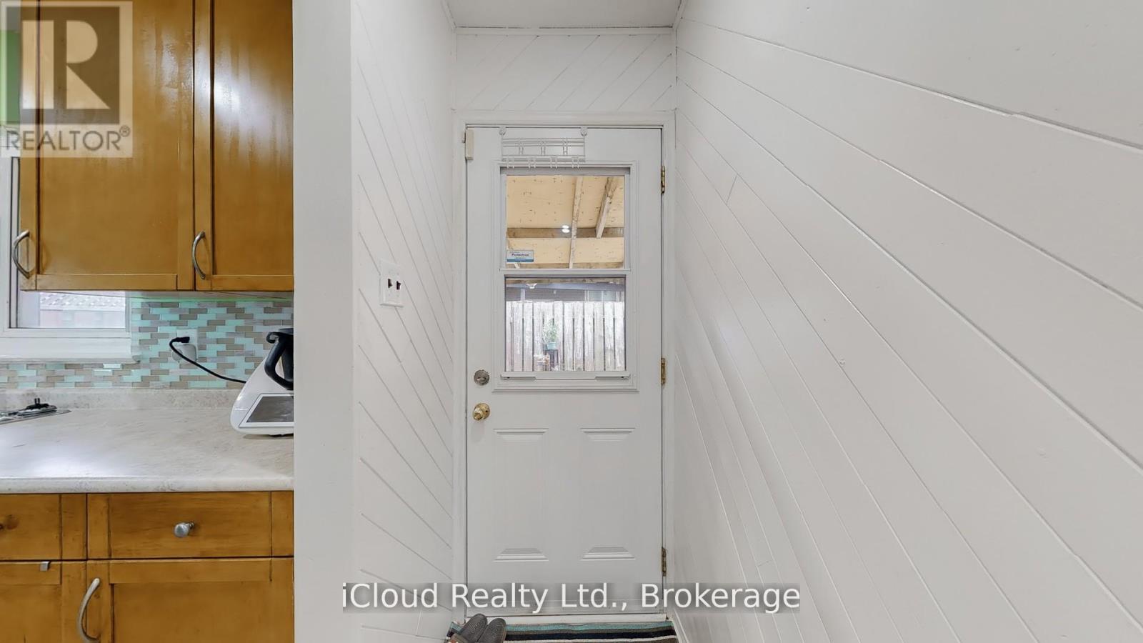 19 Flamingo Crescent, Brampton, Ontario  L6T 2G4 - Photo 13 - W12432200