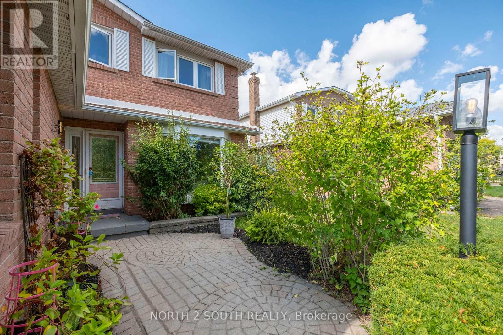 18 Mitchell Avenue, Brampton, Ontario  L6Z 1H3 - Photo 4 - W12432217