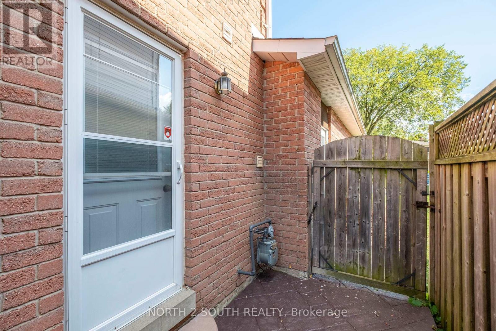 18 Mitchell Avenue, Brampton, Ontario  L6Z 1H3 - Photo 5 - W12432217