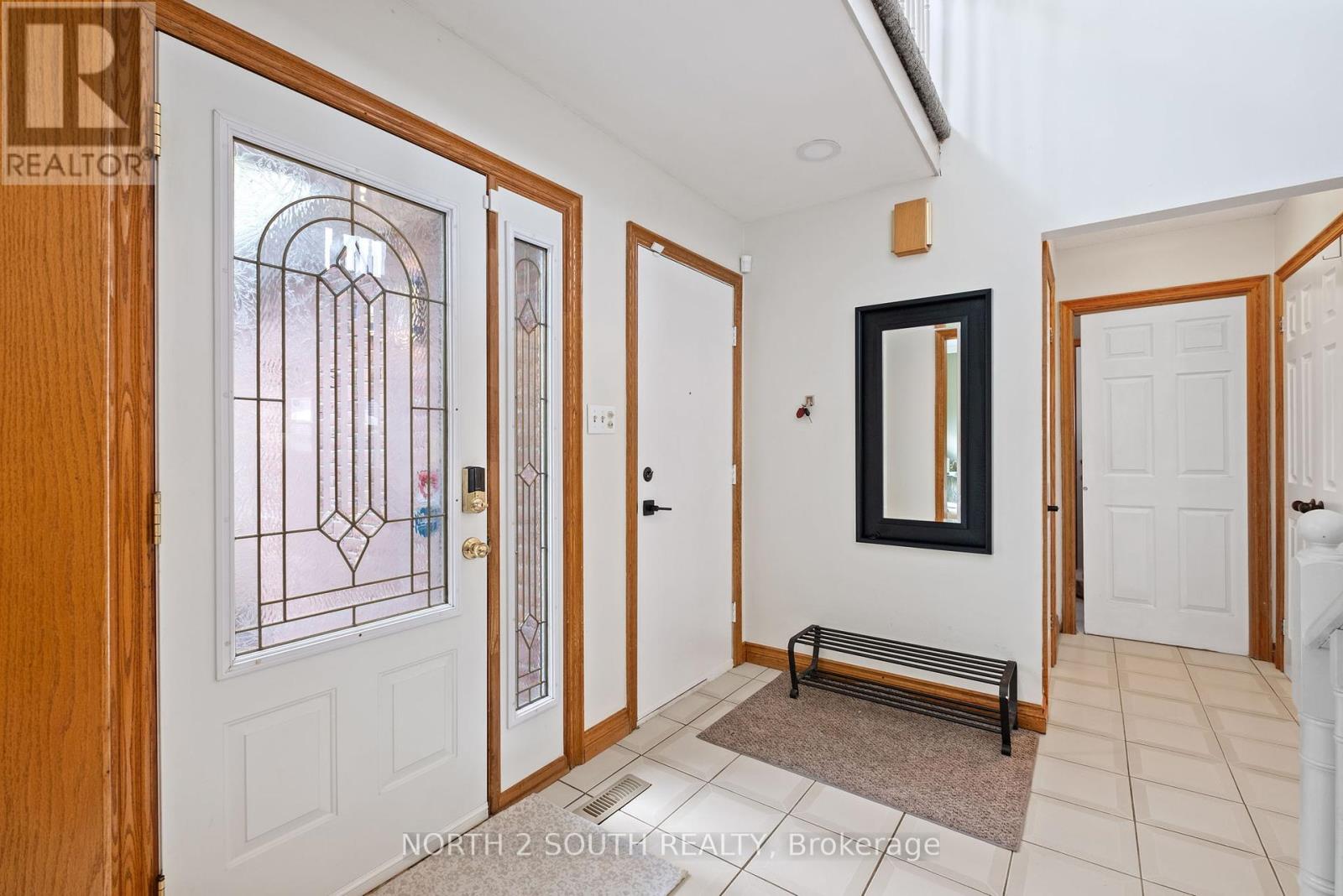 18 Mitchell Avenue, Brampton, Ontario  L6Z 1H3 - Photo 6 - W12432217