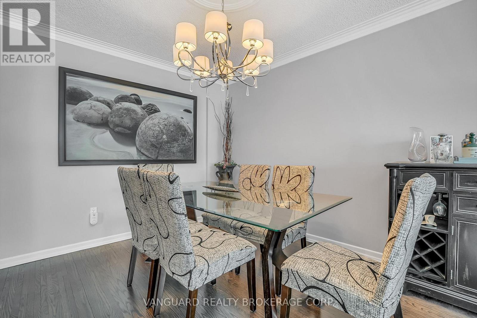 61 Gambello Crescent, Toronto, Ontario  M3J 1W2 - Photo 10 - W12432235