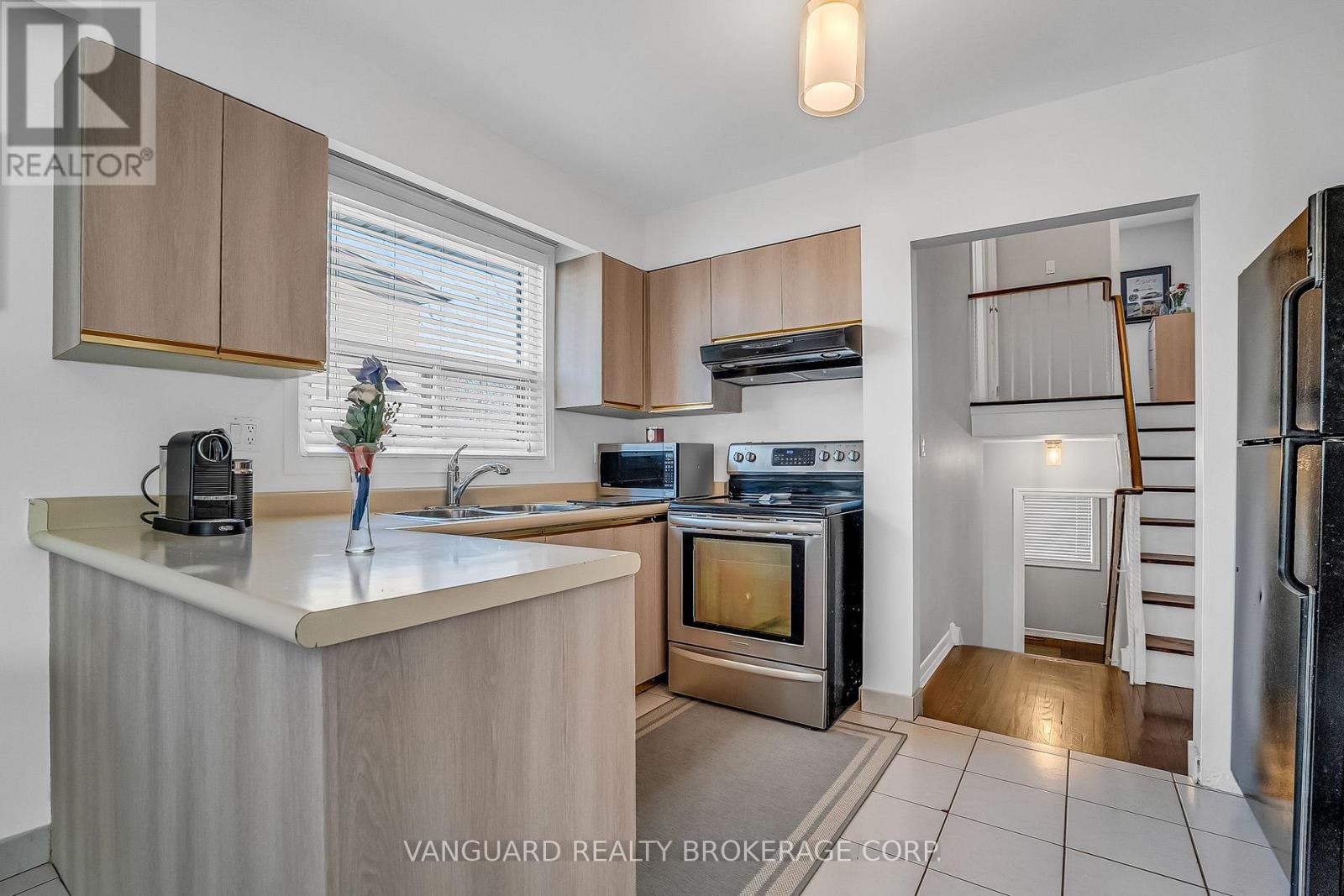 61 Gambello Crescent, Toronto, Ontario  M3J 1W2 - Photo 13 - W12432235