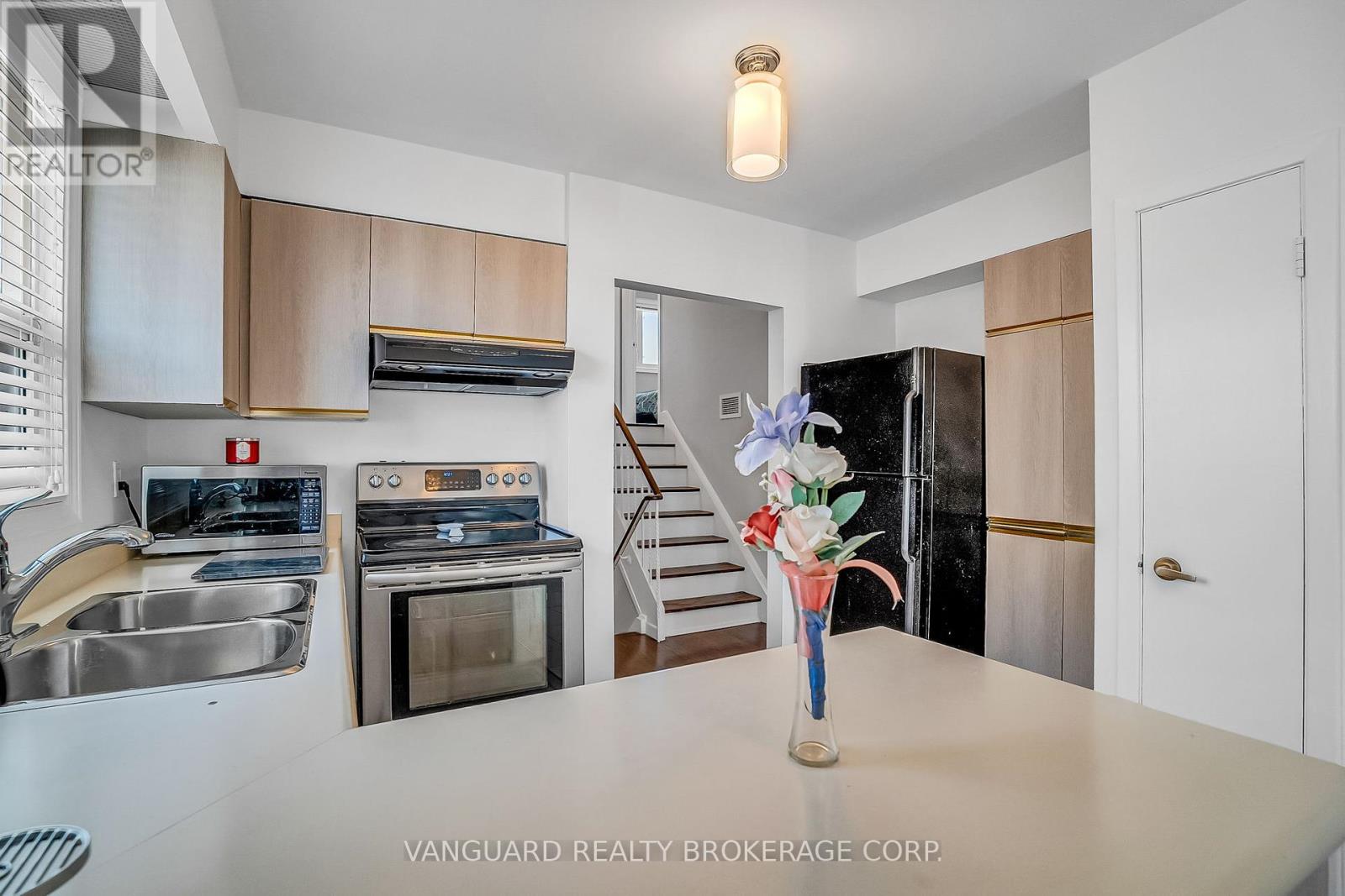 61 Gambello Crescent, Toronto, Ontario  M3J 1W2 - Photo 14 - W12432235
