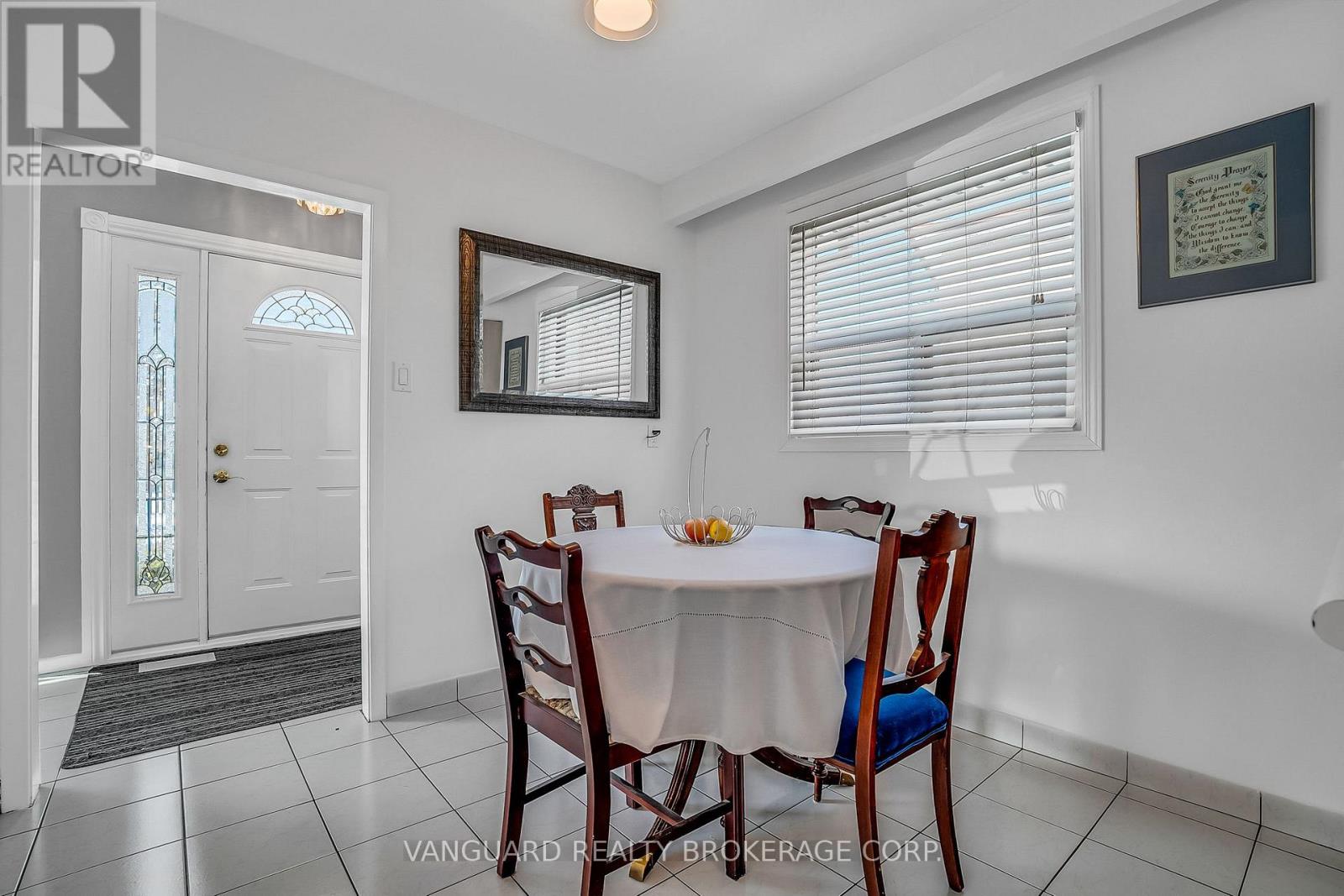 61 Gambello Crescent, Toronto, Ontario  M3J 1W2 - Photo 15 - W12432235