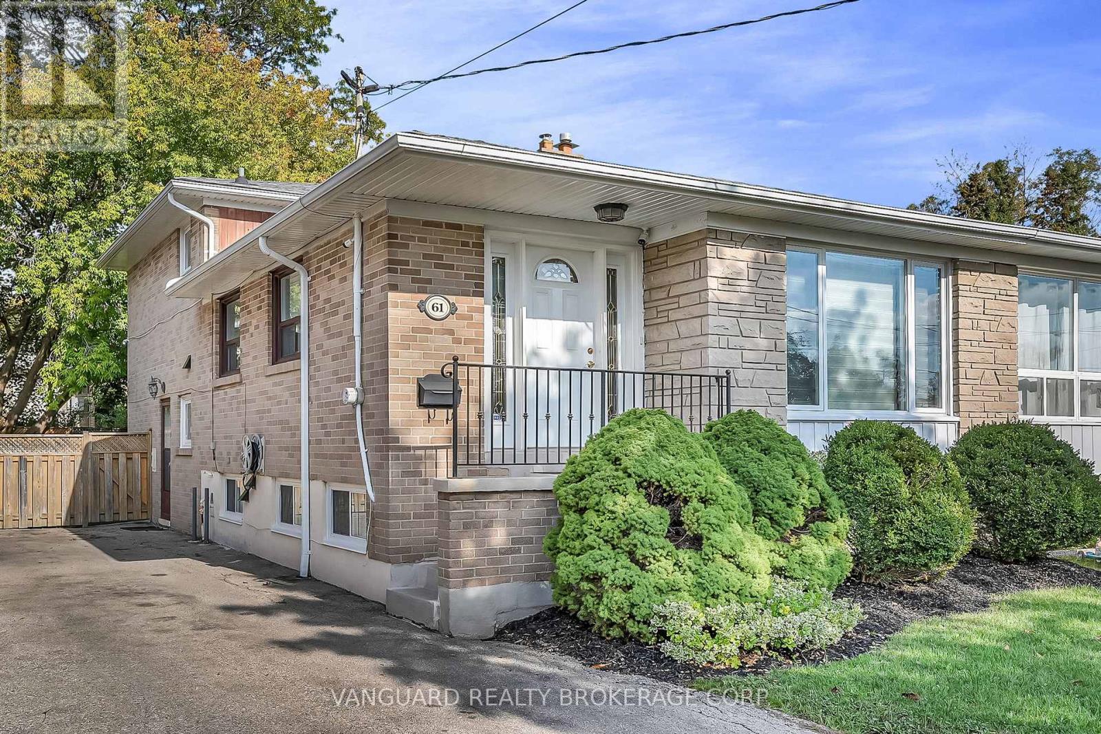 61 Gambello Crescent, Toronto, Ontario  M3J 1W2 - Photo 2 - W12432235