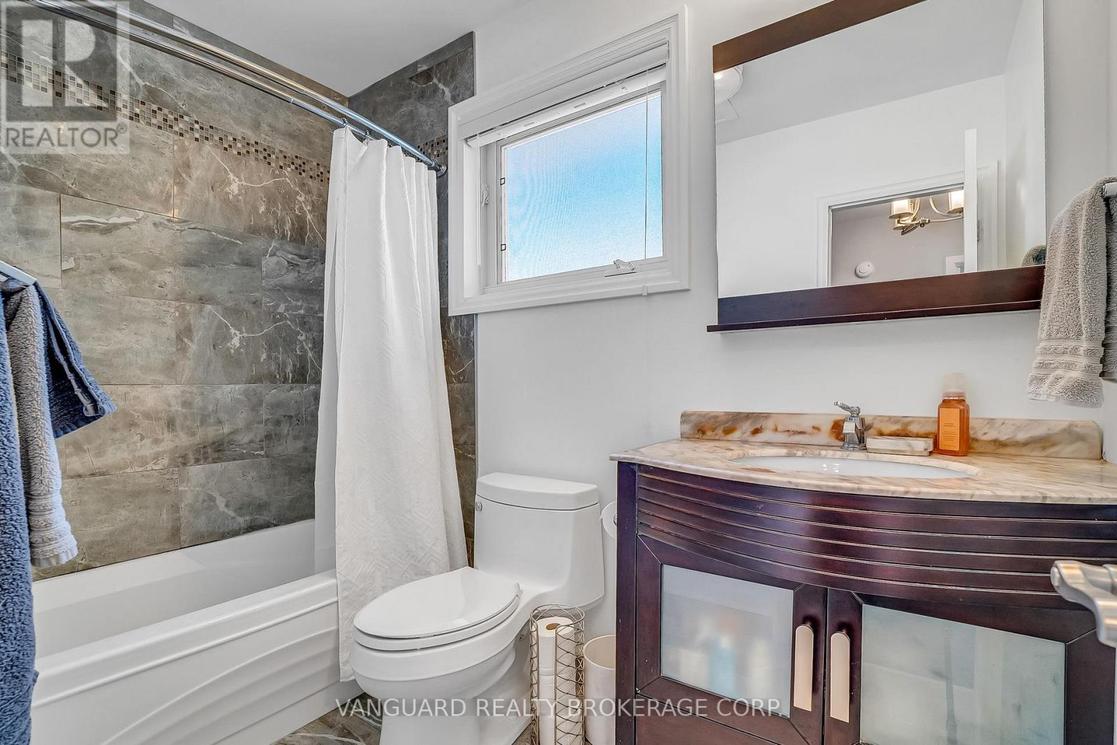 61 Gambello Crescent, Toronto, Ontario  M3J 1W2 - Photo 24 - W12432235