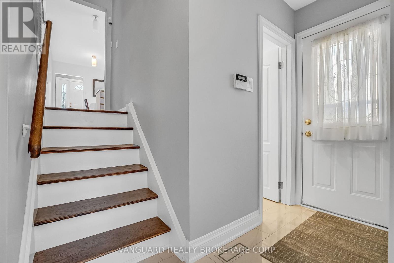 61 Gambello Crescent, Toronto, Ontario  M3J 1W2 - Photo 25 - W12432235