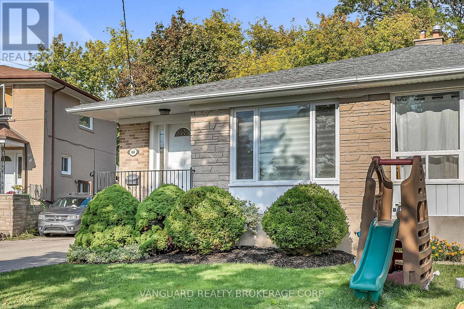 61 Gambello Crescent, Toronto, Ontario  M3J 1W2 - Photo 3 - W12432235