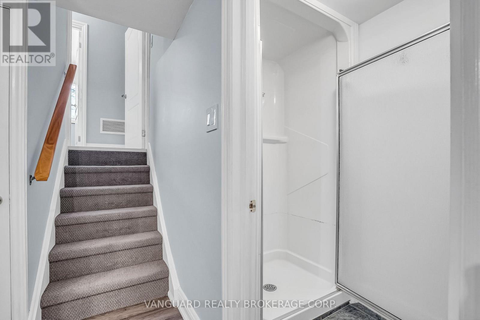 61 Gambello Crescent, Toronto, Ontario  M3J 1W2 - Photo 37 - W12432235