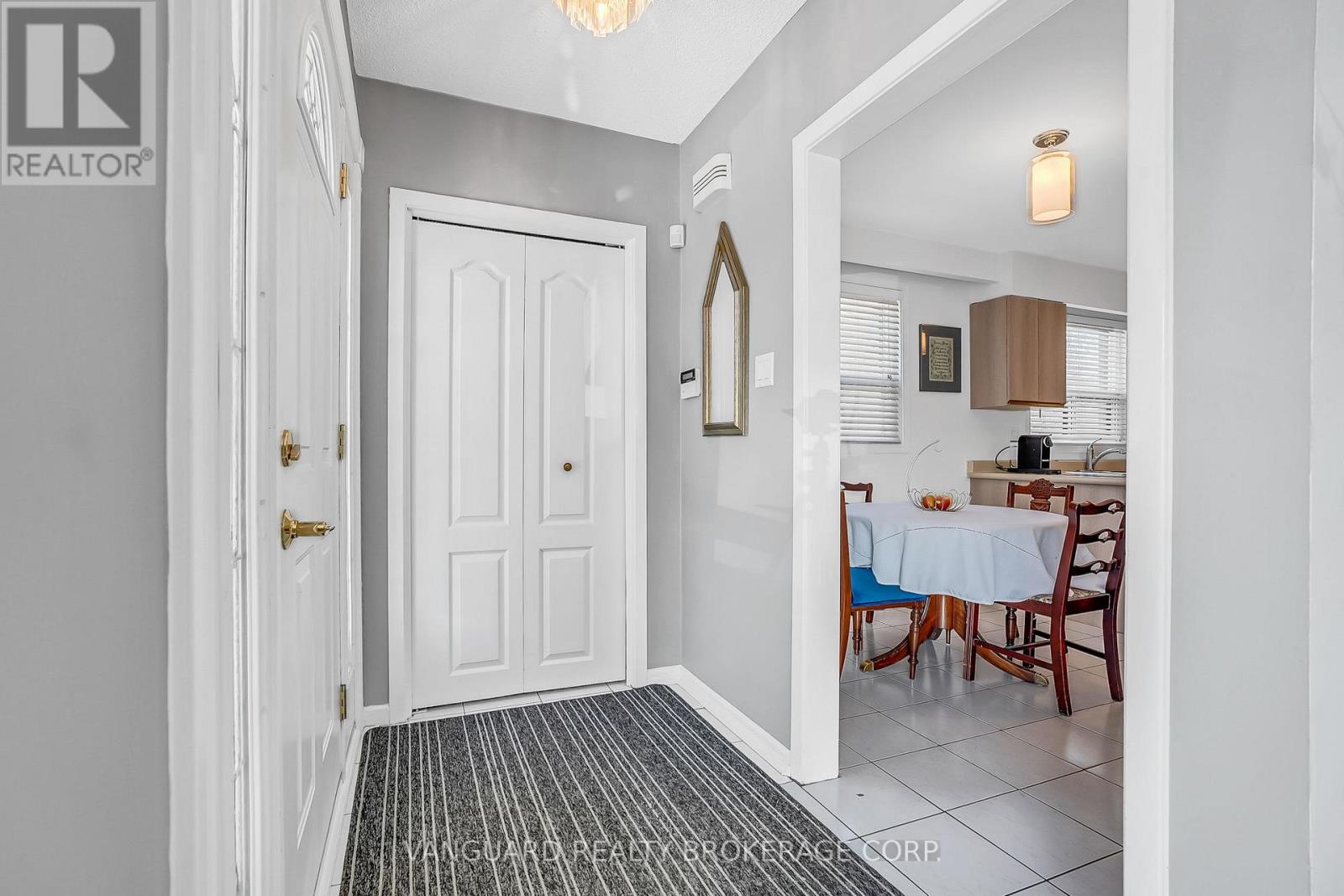61 Gambello Crescent, Toronto, Ontario  M3J 1W2 - Photo 6 - W12432235