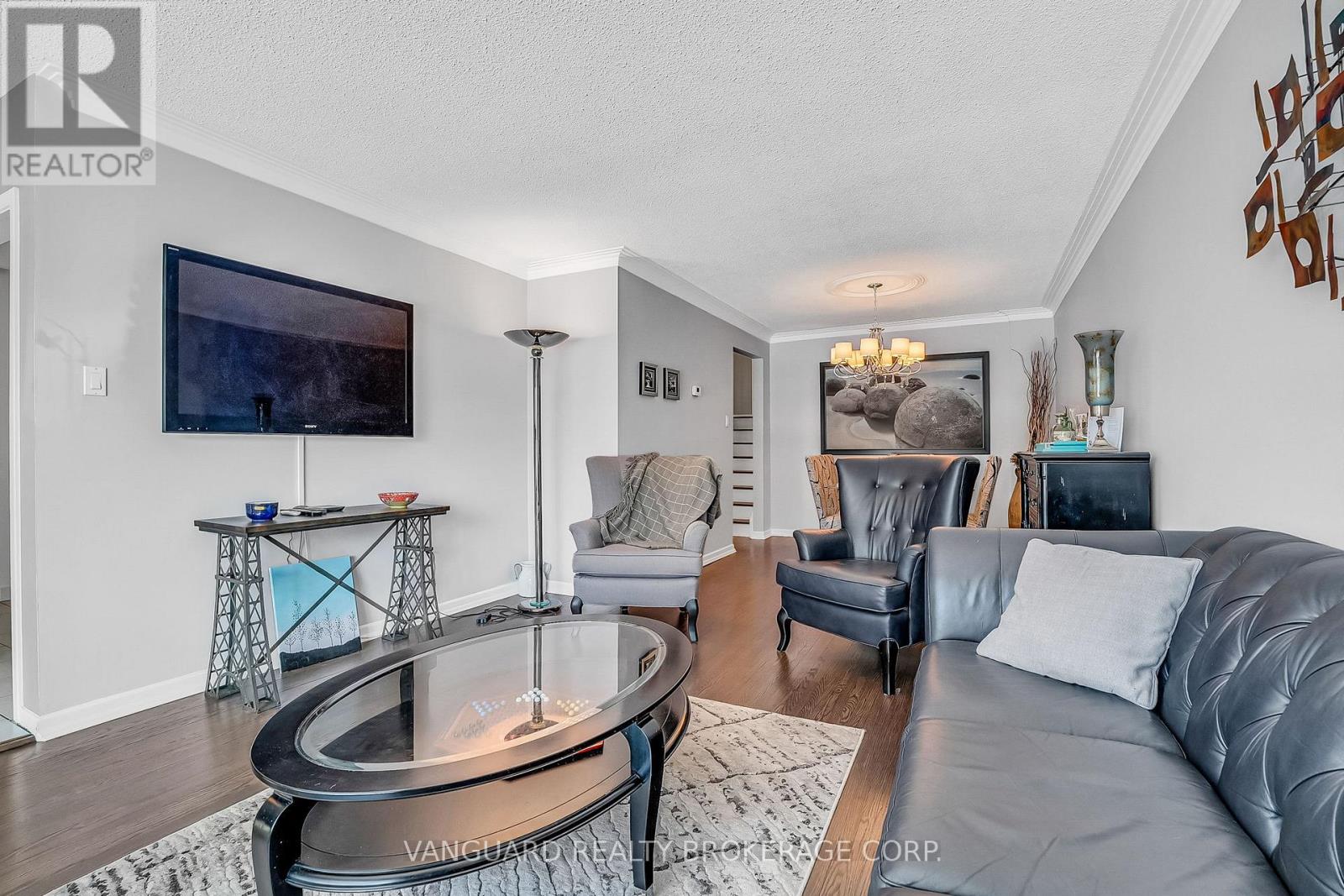 61 Gambello Crescent, Toronto, Ontario  M3J 1W2 - Photo 7 - W12432235