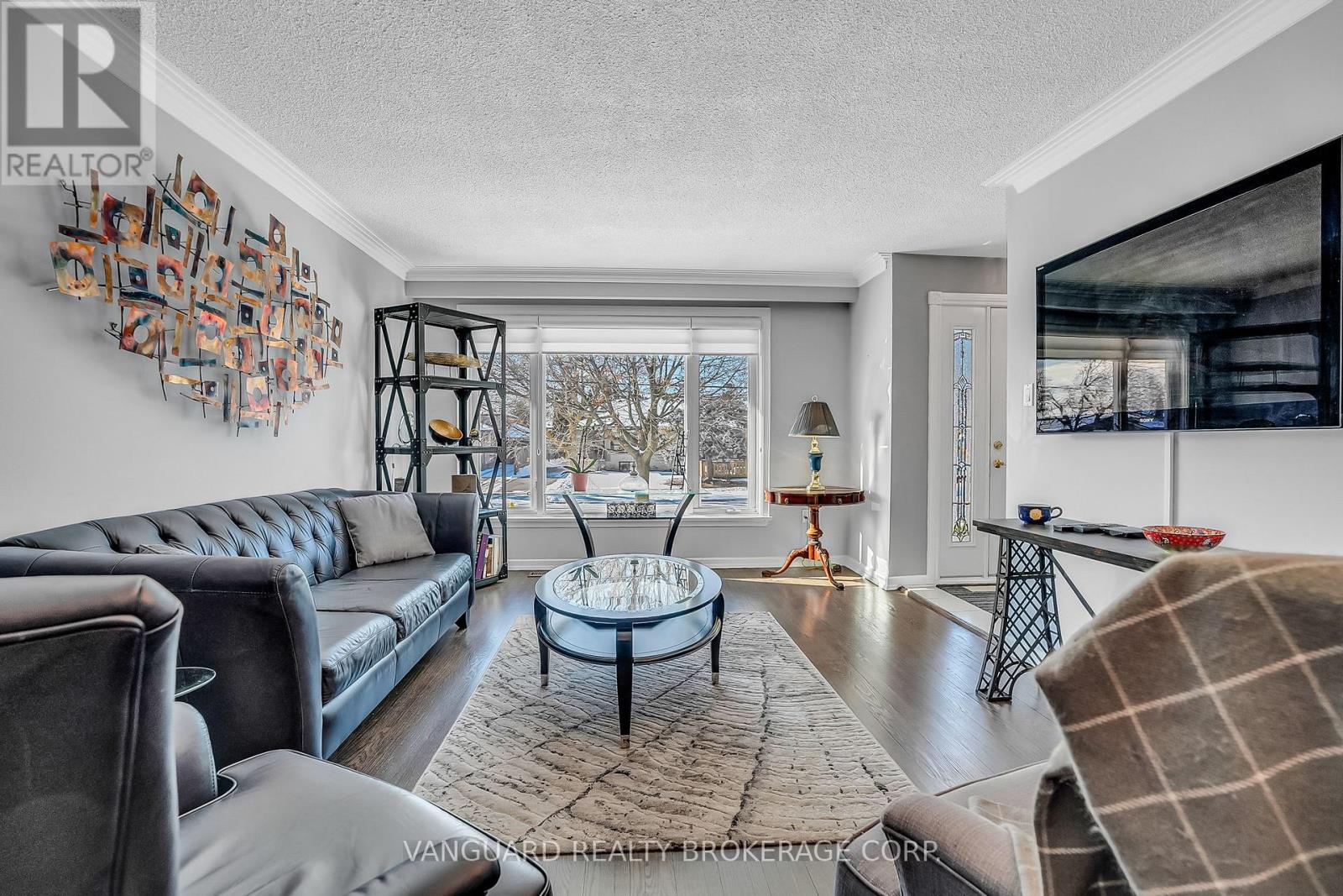 61 Gambello Crescent, Toronto, Ontario  M3J 1W2 - Photo 9 - W12432235