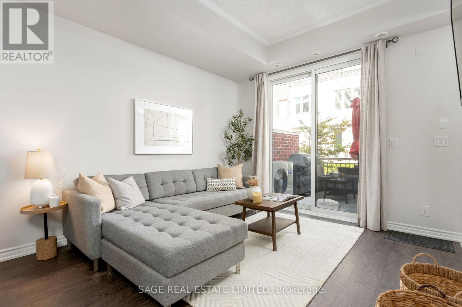 6 - 135 LONG BRANCH AVENUE, Toronto, Ontario
