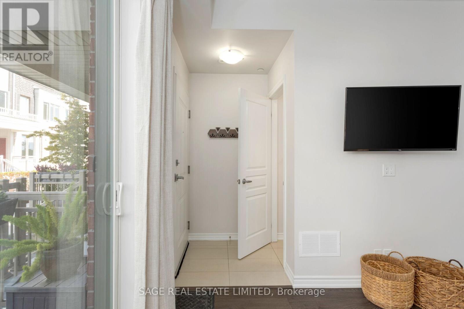 6 - 135 Long Branch Avenue, Toronto, Ontario  M8W 0A9 - Photo 12 - W12432236