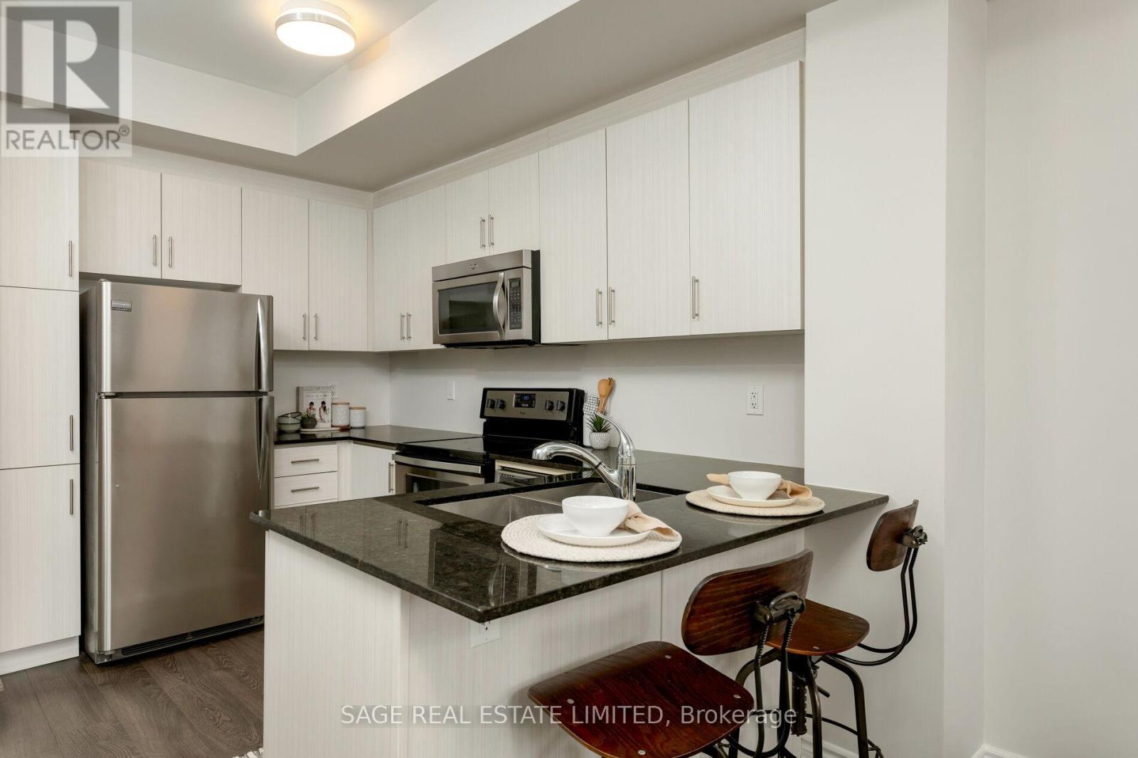 6 - 135 Long Branch Avenue, Toronto, Ontario  M8W 0A9 - Photo 8 - W12432236