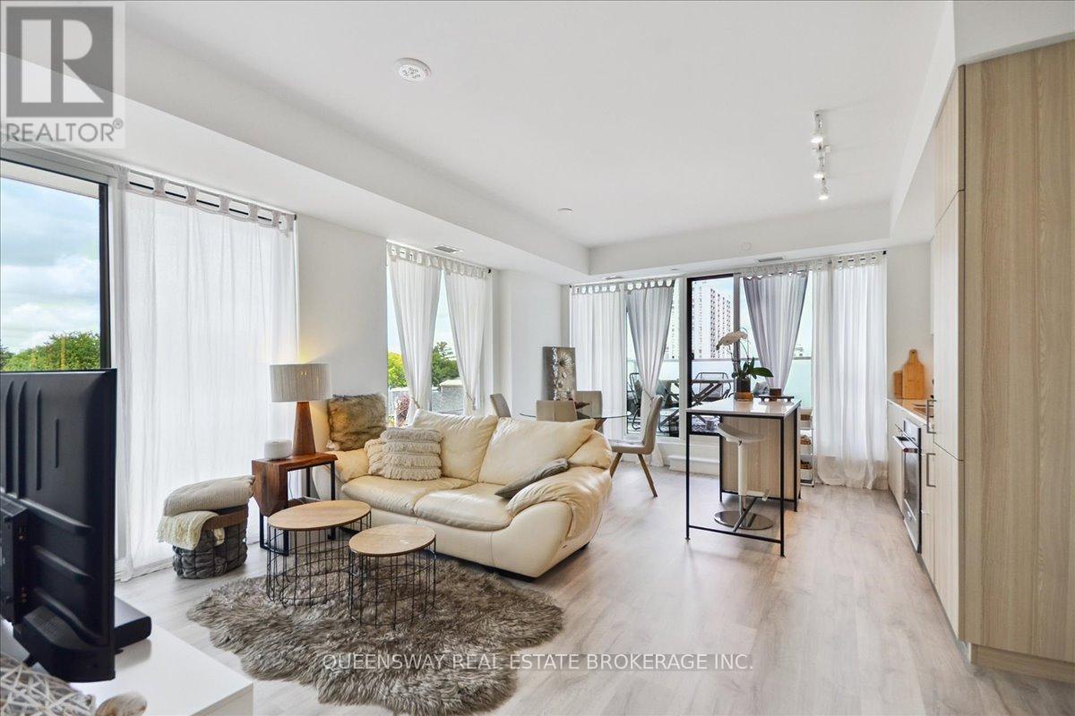 443 - 215 Lakeshore Road W, Mississauga, Ontario  L5H 0A7 - Photo 10 - W12432238