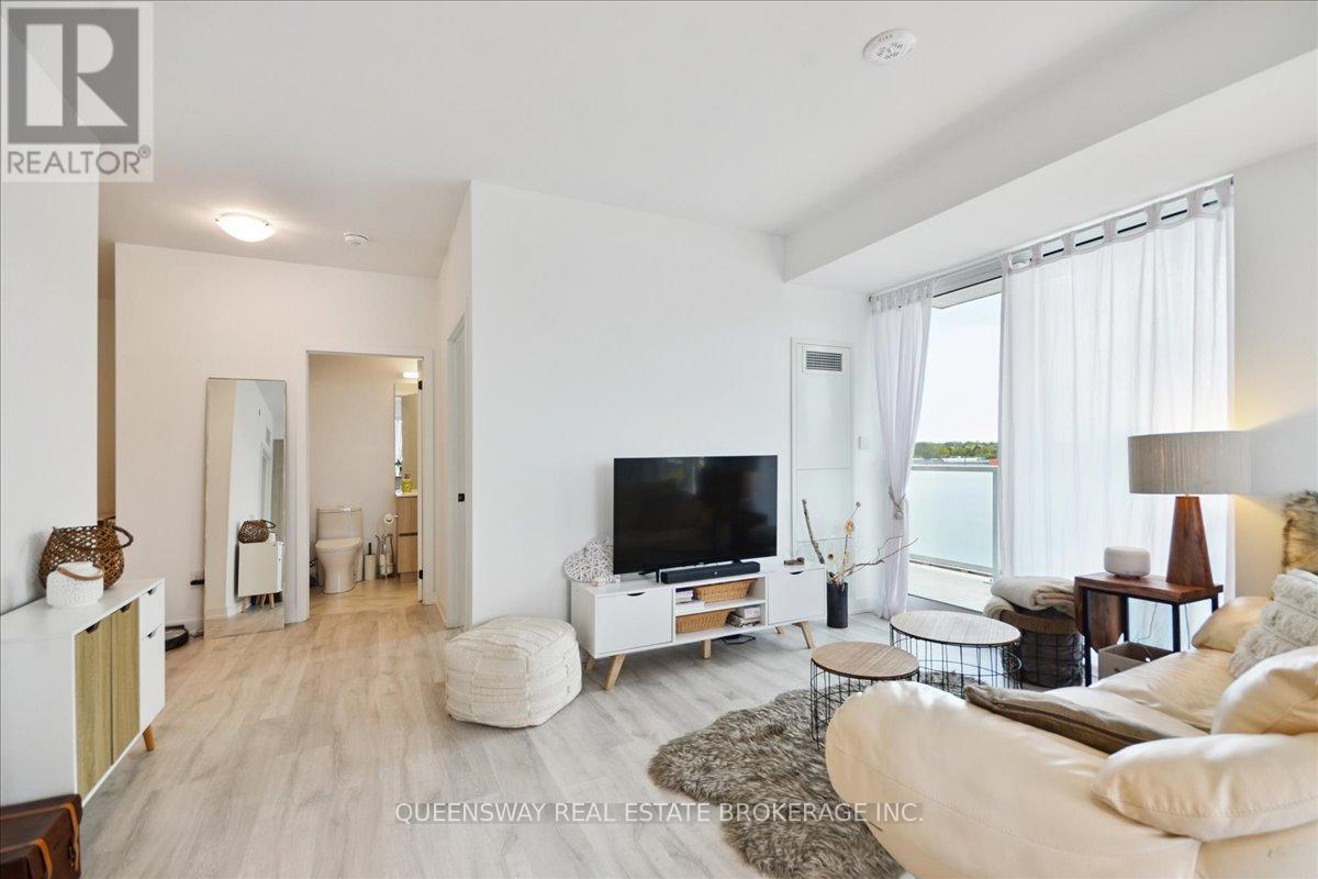 443 - 215 Lakeshore Road W, Mississauga, Ontario  L5H 0A7 - Photo 12 - W12432238