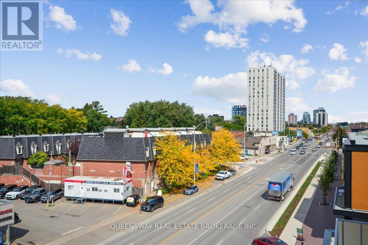 443 - 215 Lakeshore Road W, Mississauga, Ontario  L5H 0A7 - Photo 14 - W12432238