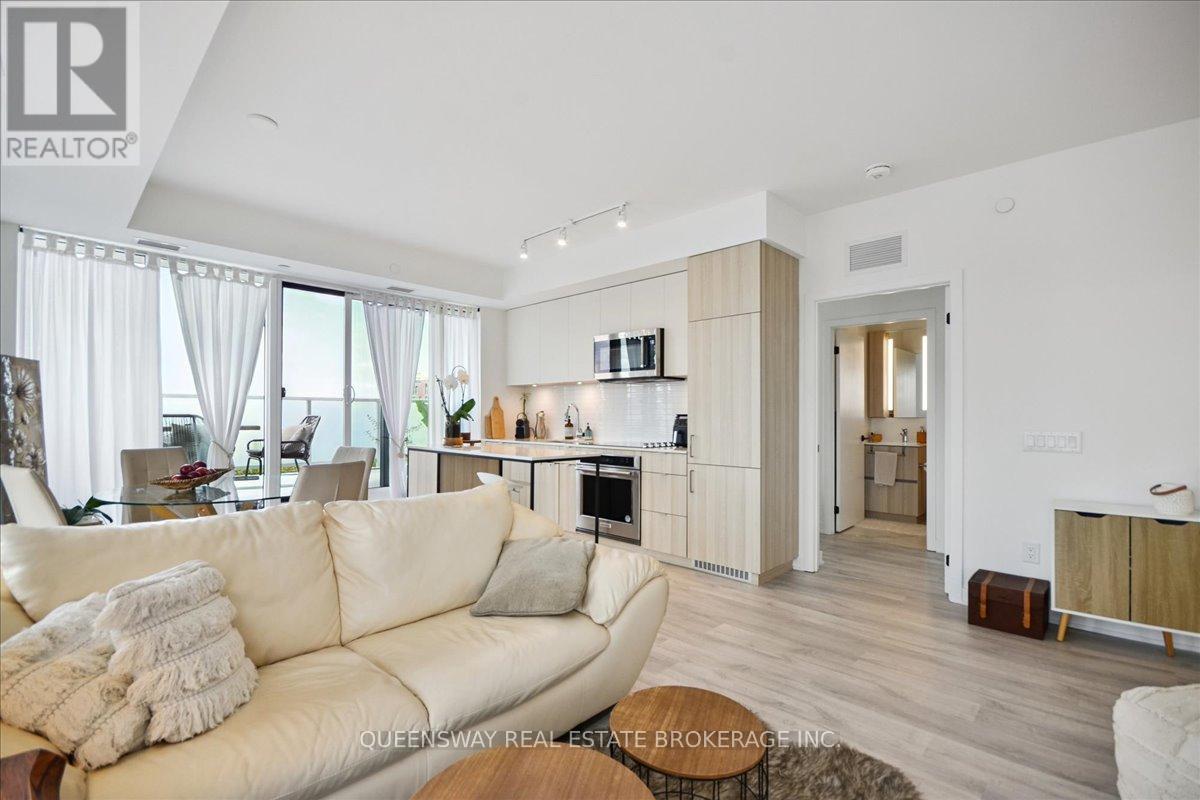 443 - 215 Lakeshore Road W, Mississauga, Ontario  L5H 0A7 - Photo 16 - W12432238
