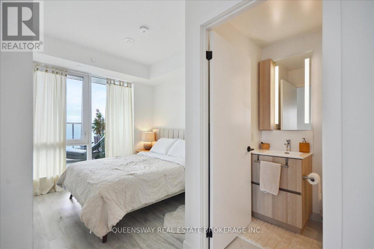 443 - 215 Lakeshore Road W, Mississauga, Ontario  L5H 0A7 - Photo 18 - W12432238