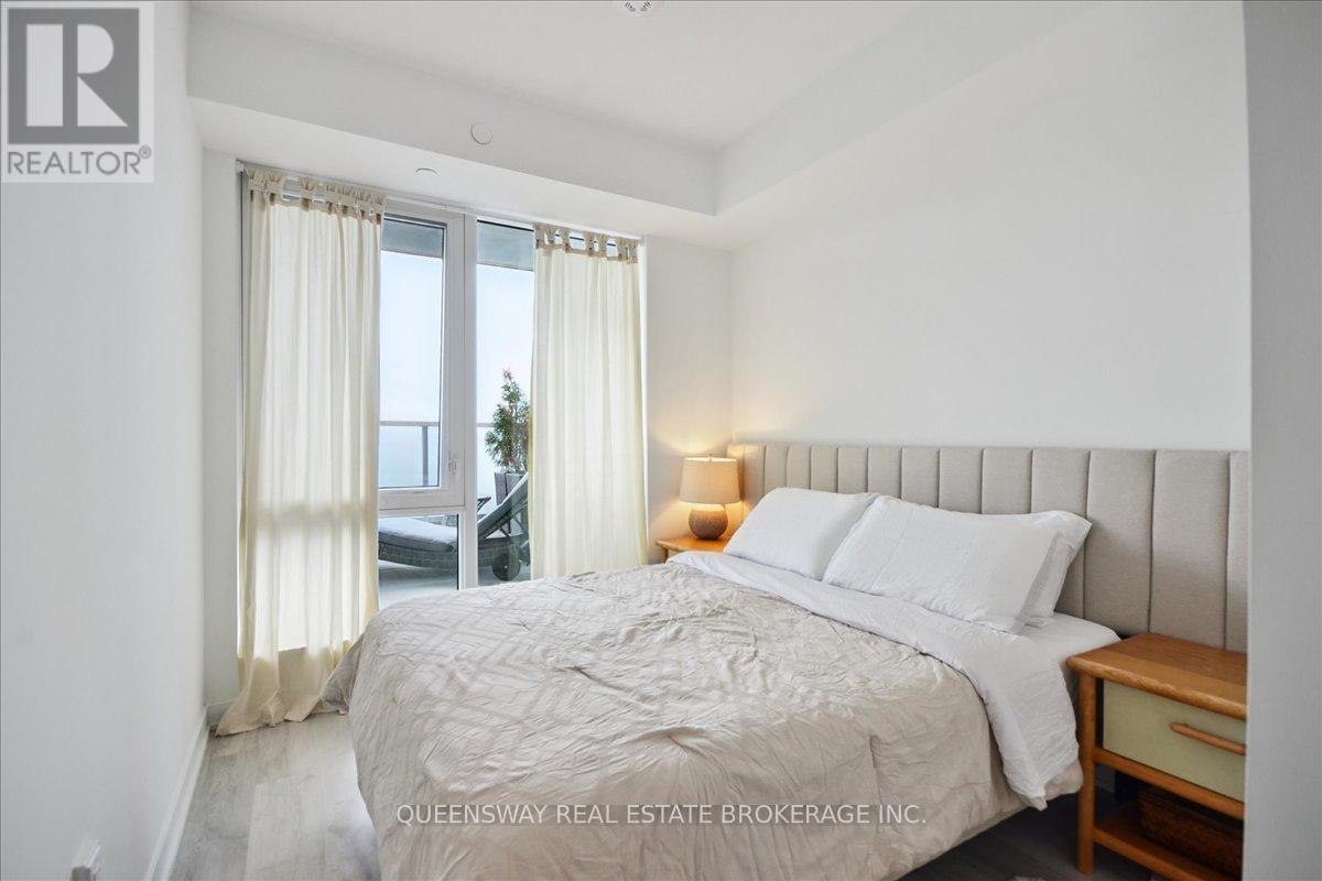 443 - 215 Lakeshore Road W, Mississauga, Ontario  L5H 0A7 - Photo 19 - W12432238