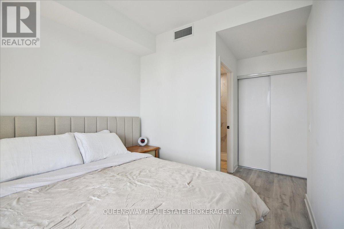 443 - 215 Lakeshore Road W, Mississauga, Ontario  L5H 0A7 - Photo 20 - W12432238