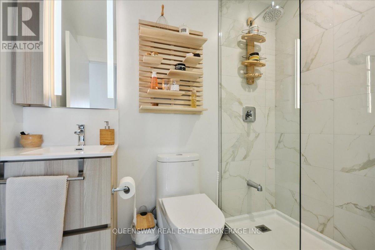 443 - 215 Lakeshore Road W, Mississauga, Ontario  L5H 0A7 - Photo 22 - W12432238