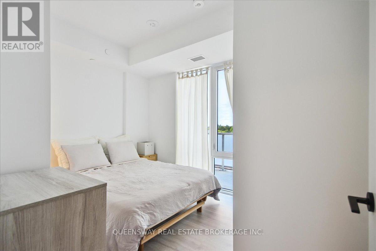 443 - 215 Lakeshore Road W, Mississauga, Ontario  L5H 0A7 - Photo 23 - W12432238