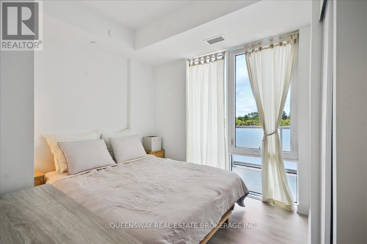 443 - 215 Lakeshore Road W, Mississauga, Ontario  L5H 0A7 - Photo 24 - W12432238
