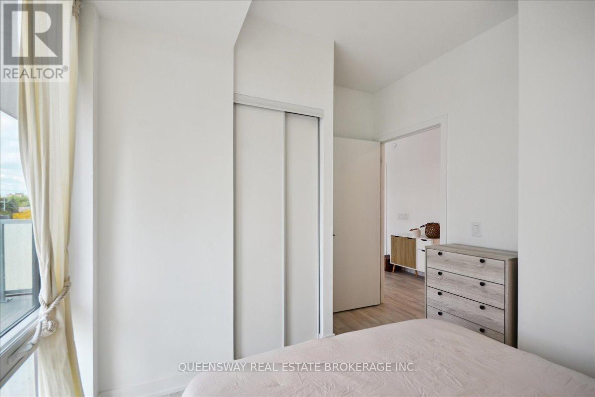 443 - 215 Lakeshore Road W, Mississauga, Ontario  L5H 0A7 - Photo 26 - W12432238