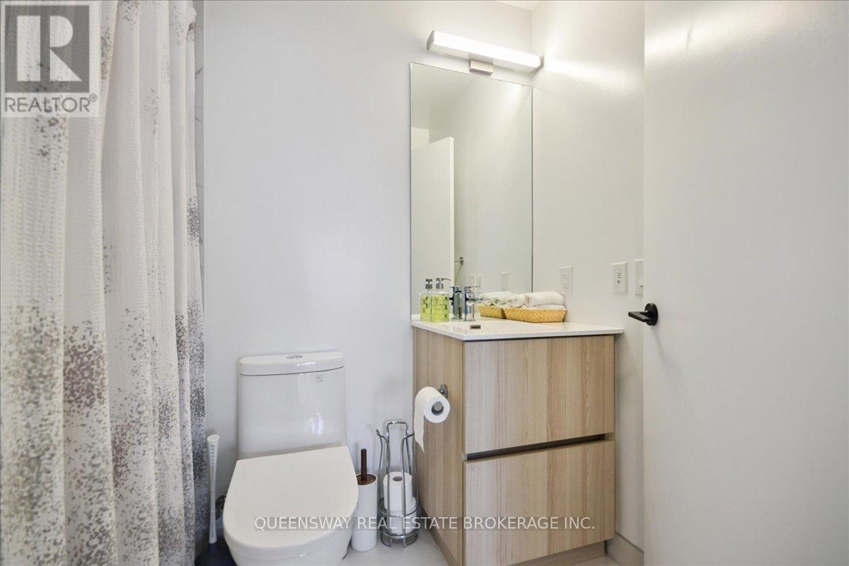 443 - 215 Lakeshore Road W, Mississauga, Ontario  L5H 0A7 - Photo 27 - W12432238