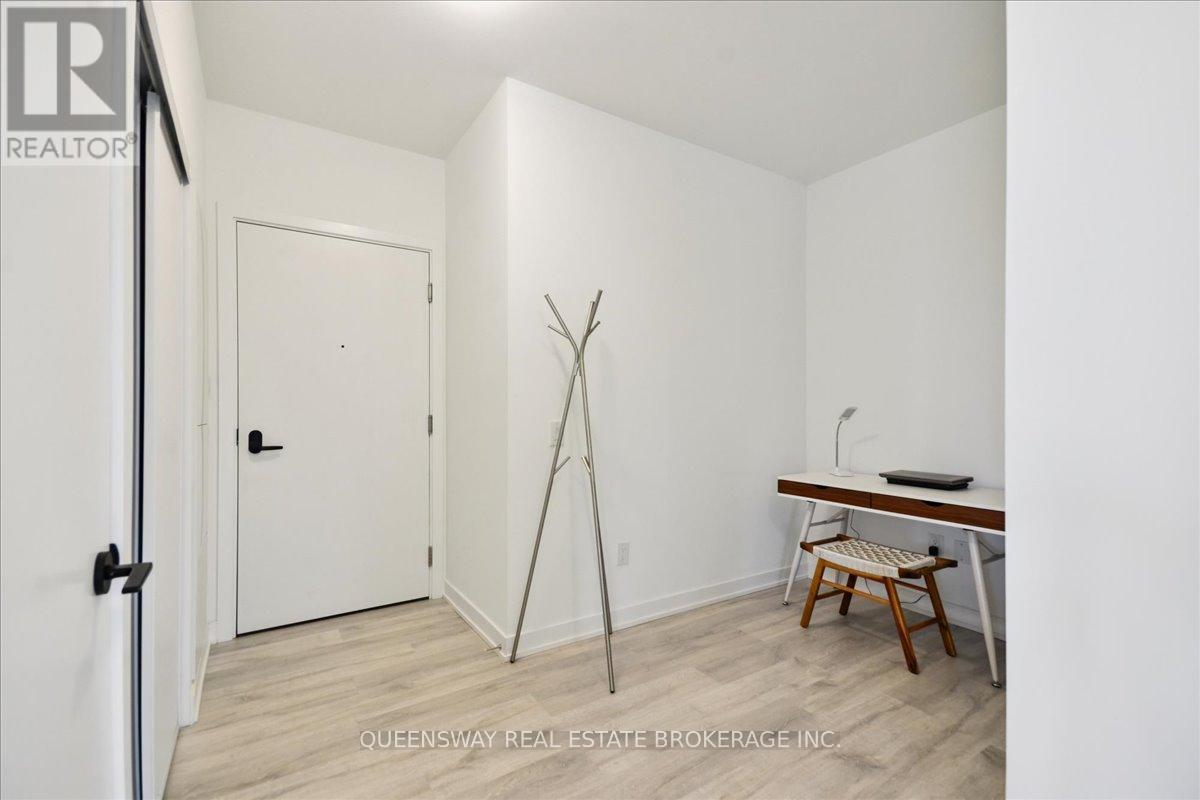443 - 215 Lakeshore Road W, Mississauga, Ontario  L5H 0A7 - Photo 28 - W12432238