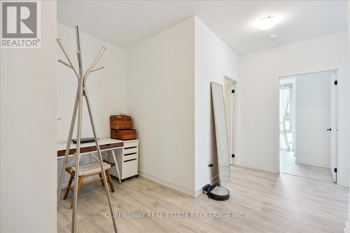 443 - 215 Lakeshore Road W, Mississauga, Ontario  L5H 0A7 - Photo 29 - W12432238