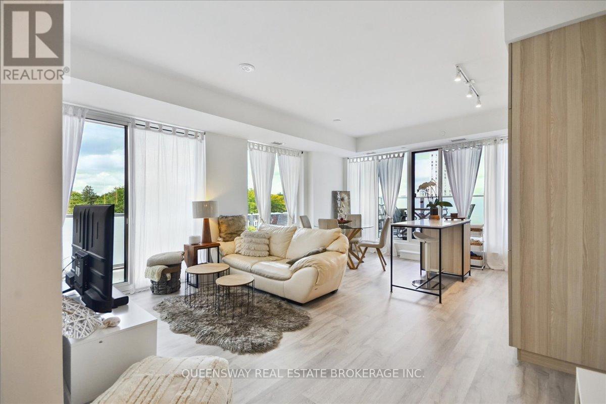 443 - 215 Lakeshore Road W, Mississauga, Ontario  L5H 0A7 - Photo 3 - W12432238
