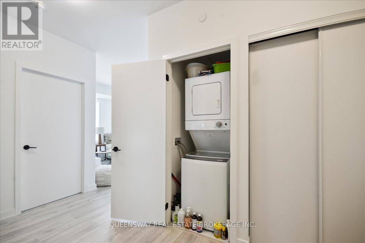 443 - 215 Lakeshore Road W, Mississauga, Ontario  L5H 0A7 - Photo 30 - W12432238