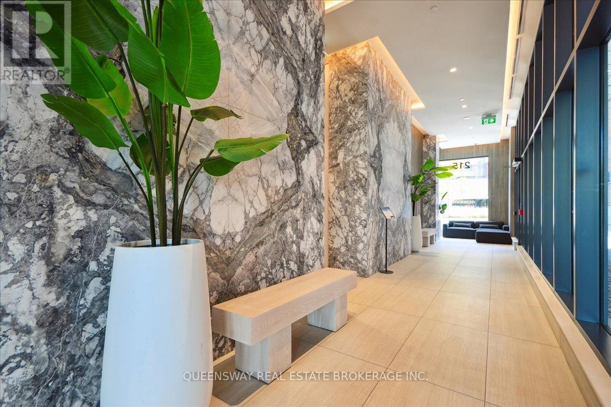 443 - 215 Lakeshore Road W, Mississauga, Ontario  L5H 0A7 - Photo 31 - W12432238