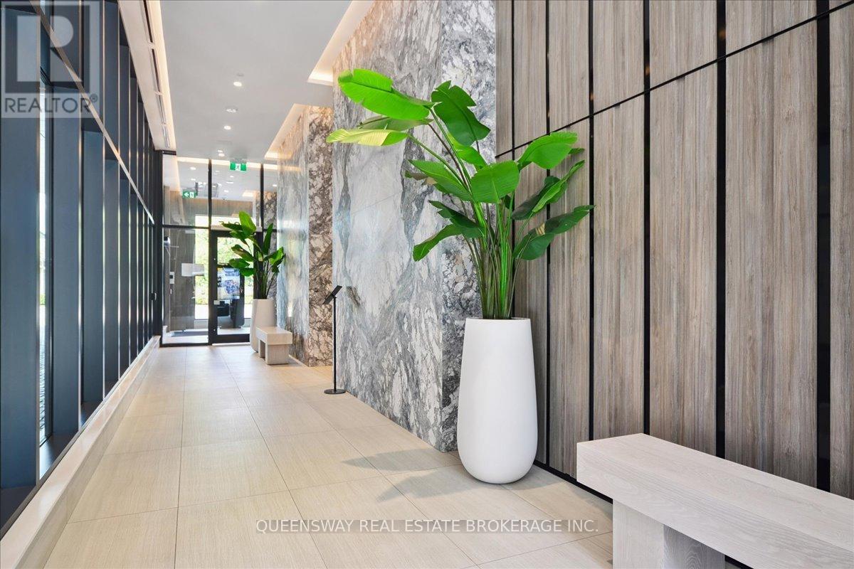443 - 215 Lakeshore Road W, Mississauga, Ontario  L5H 0A7 - Photo 33 - W12432238