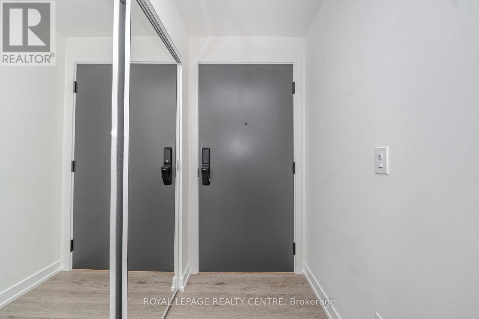 810 - 345 Wheat Boom Drive, Oakville, Ontario  L6H 7X4 - Photo 8 - W12432240