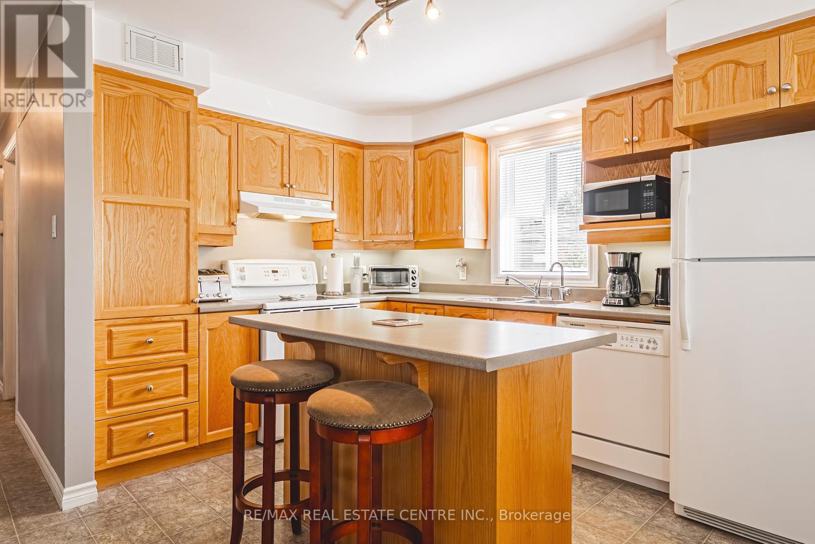 32 Water Street Pvt Street, Puslinch, Ontario  N1H 6H9 - Photo 10 - X12432135