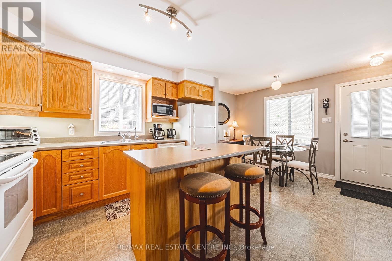 32 Water Street Pvt Street, Puslinch, Ontario  N1H 6H9 - Photo 11 - X12432135