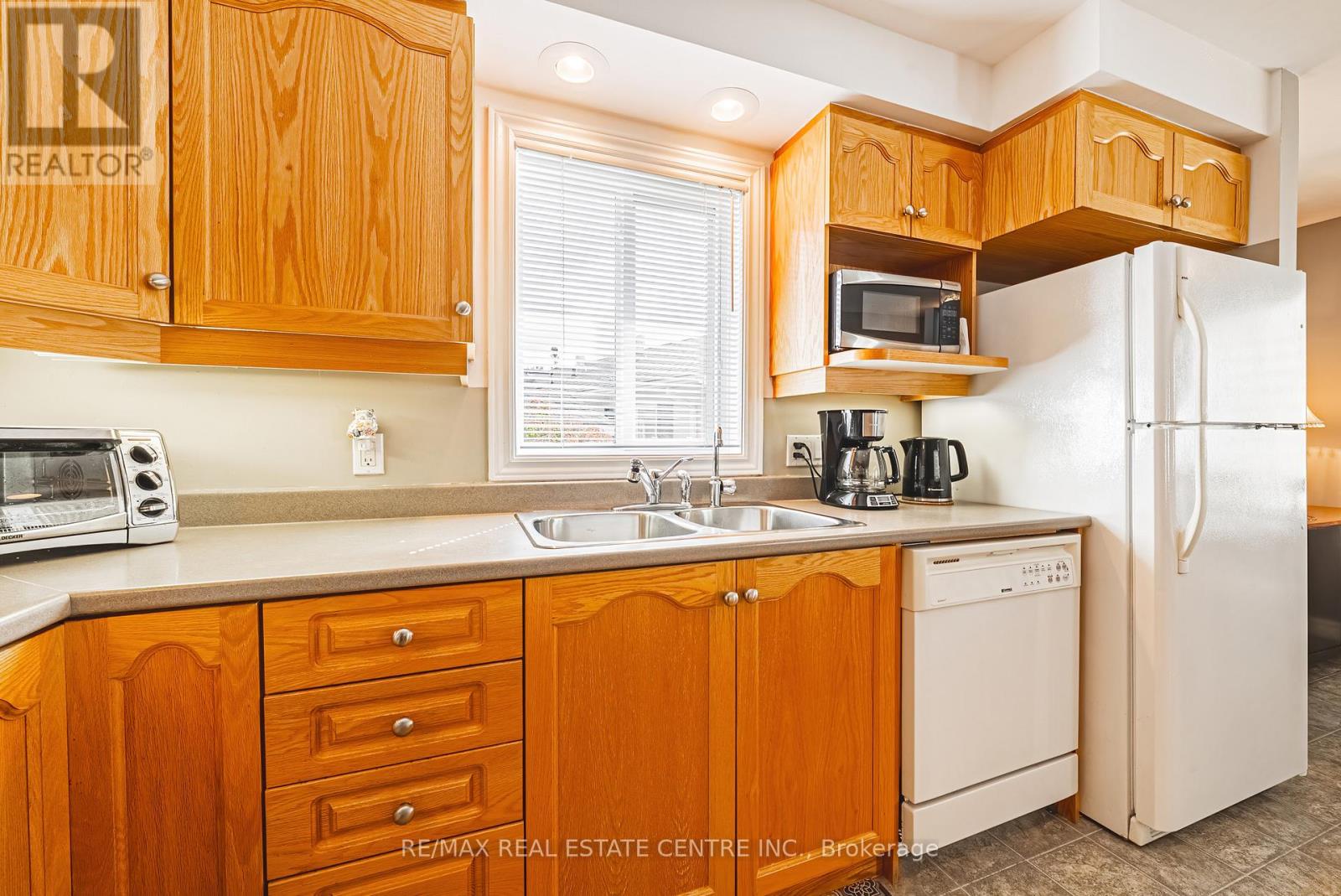 32 Water Street Pvt Street, Puslinch, Ontario  N1H 6H9 - Photo 12 - X12432135